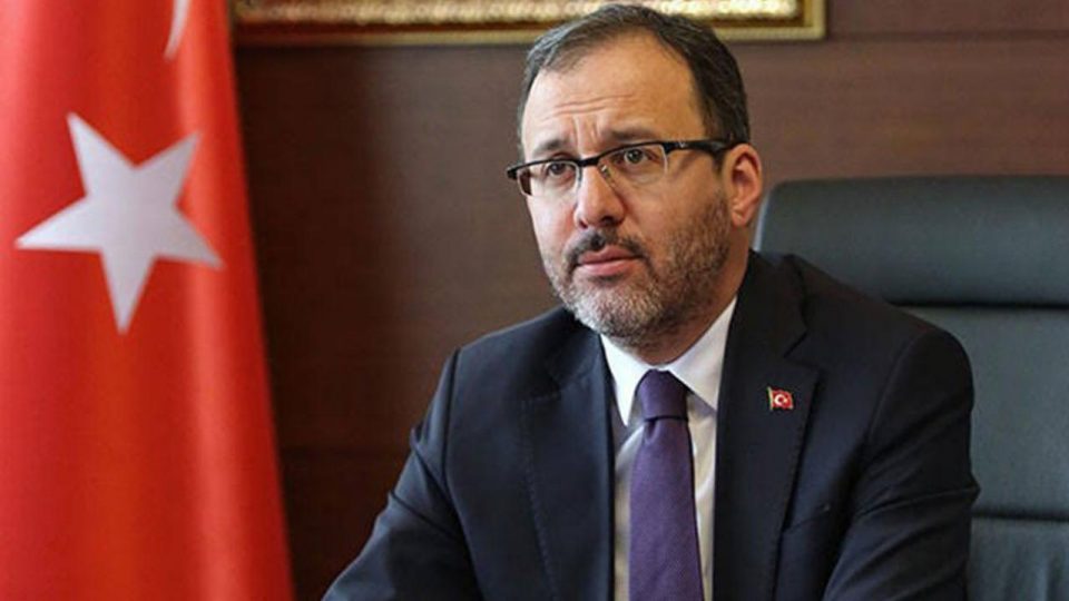 Bakan Kasapoğlu’ndan Ahmet Nur Çebi’ye tebrik