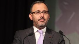 Bakan Kasapoğlu'ndan milli atlet Pınar Akyol'a tebrik